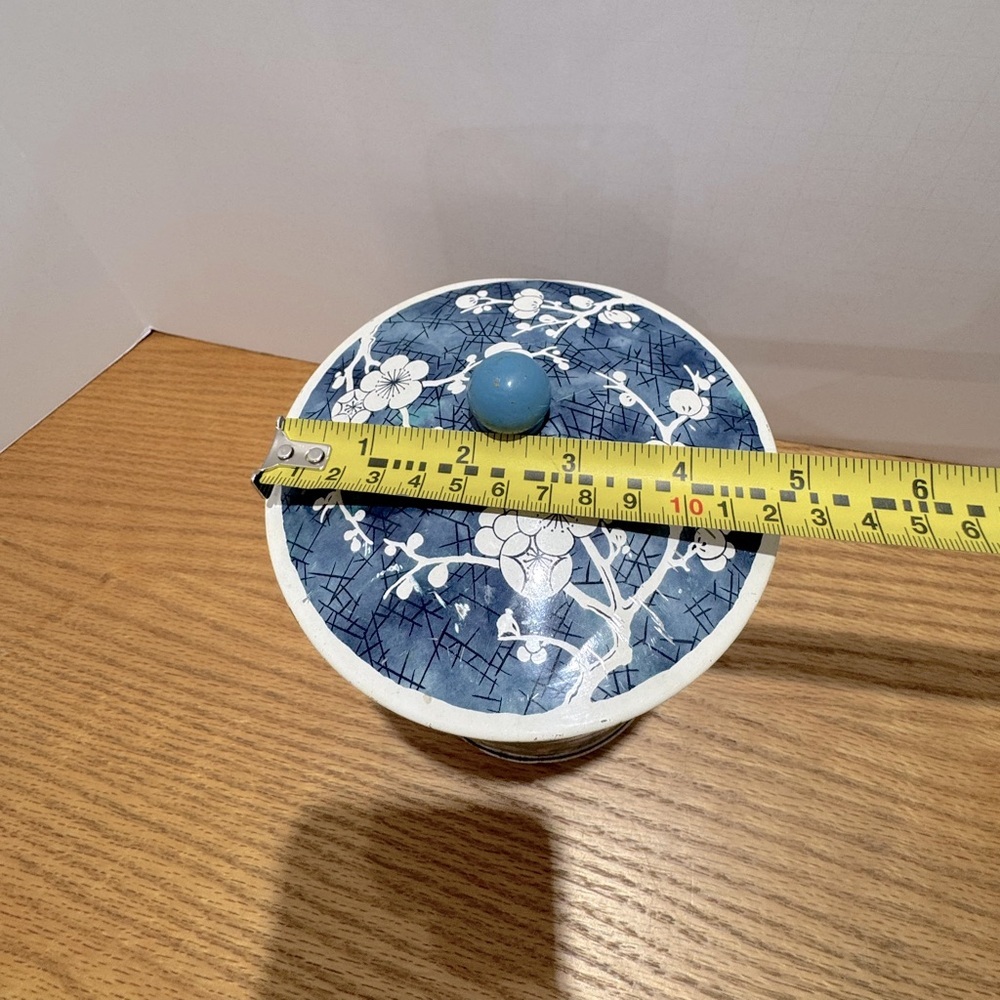 Vintage floral Blue and White tea tin MCM - Picture 10 of 15